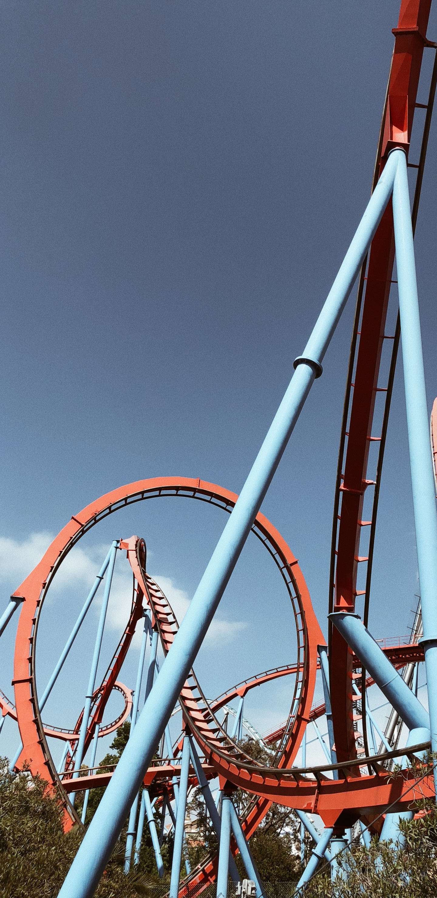 Обои горки, достопримечательность, парк развлечений, природа, дневное время в разрешении 1440x2960