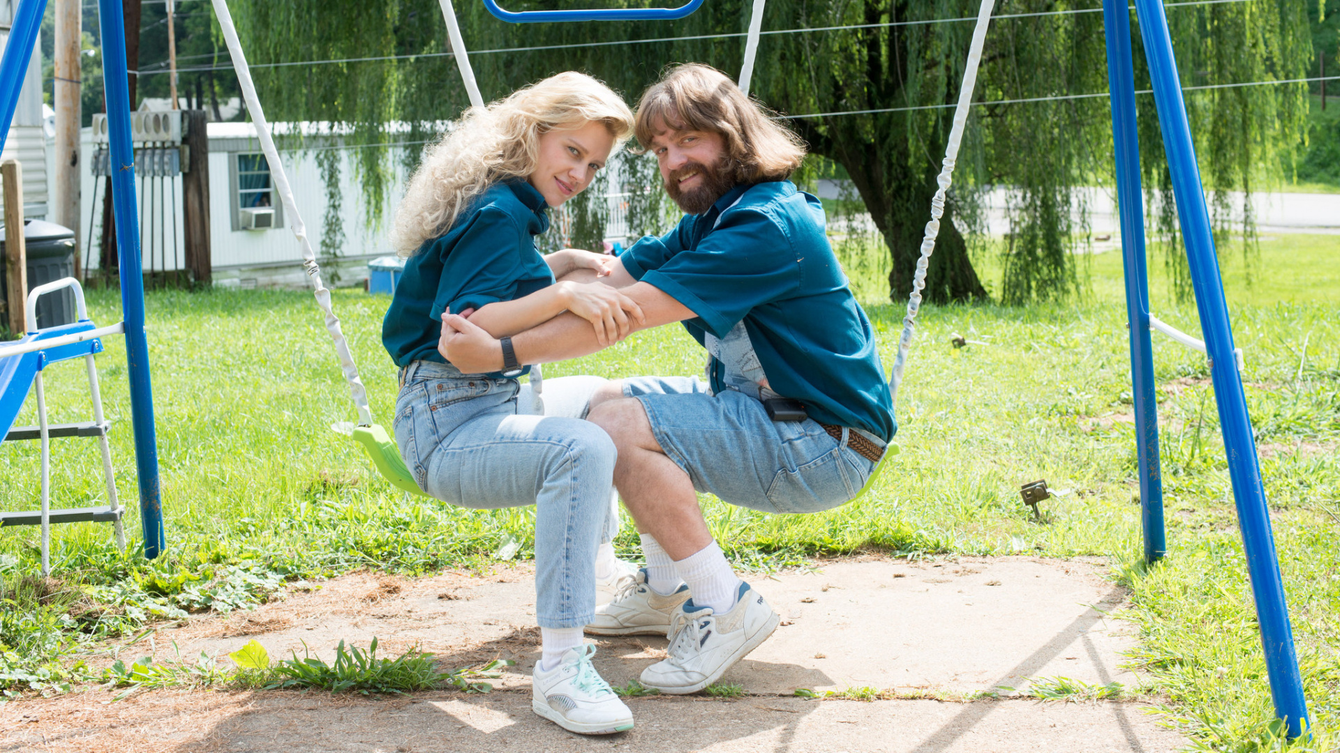 Обои Зак Галифианакис, качели, общественное место, забава, досуг в разрешении 1920x1080