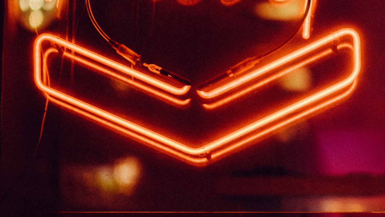 Обои оранжевая неоновая эстетика, неон, неоновая вывеска, свет, красный цвет в разрешении 1280x720
