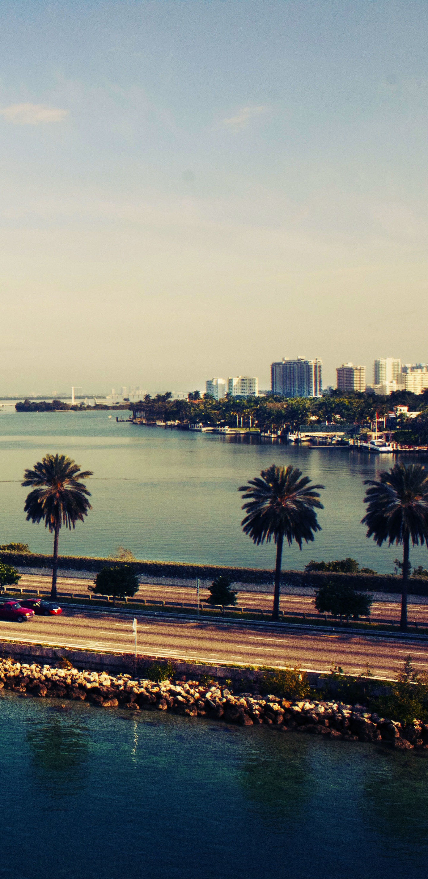 Обои водоем, вода, отражение, синий, гидроресурсы в разрешении 1440x2960