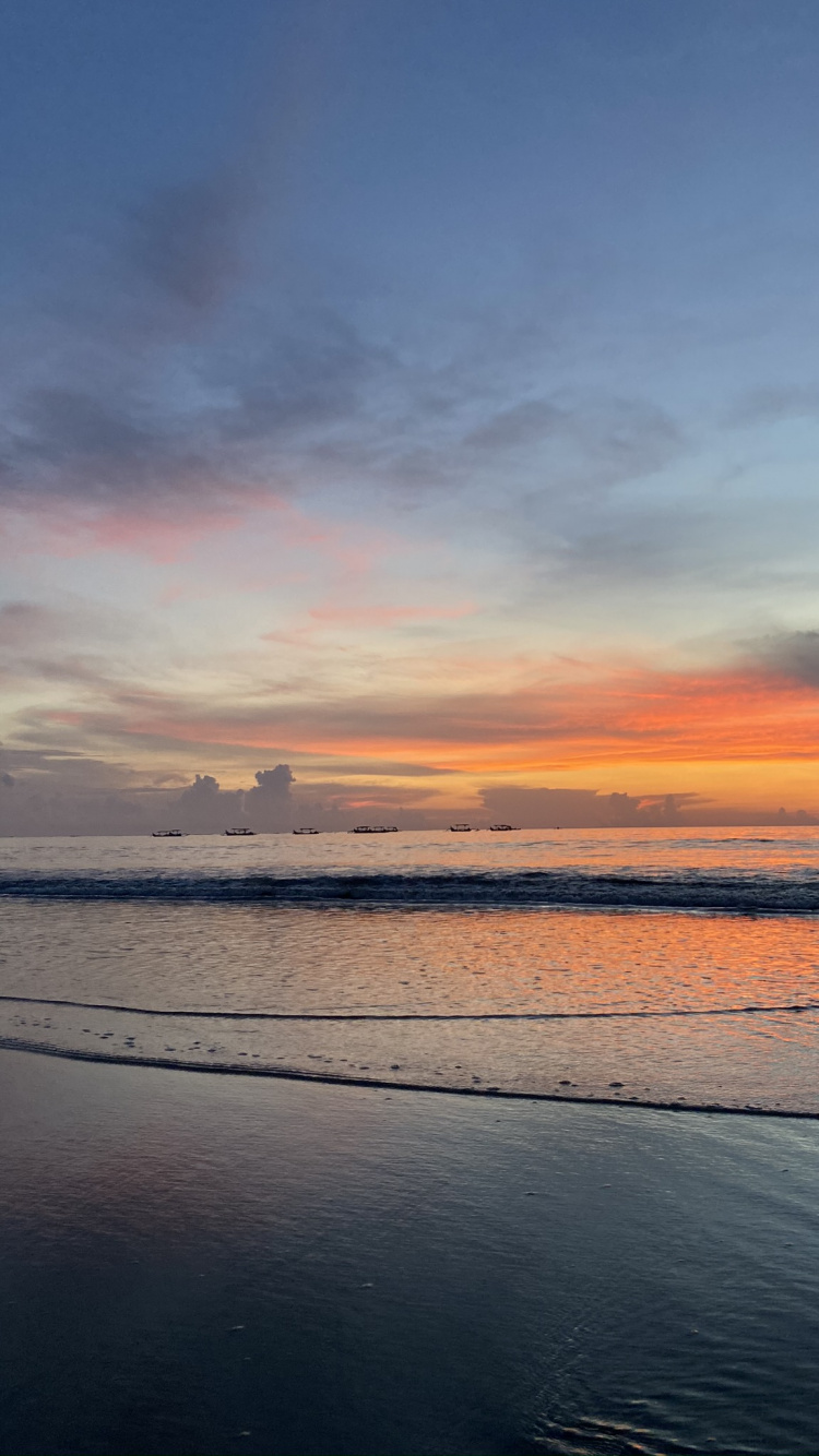 Обои водоем, жидкость, жидкий, сумрак, облако в разрешении 750x1334