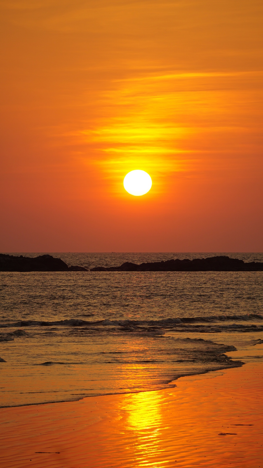 Обои горизонт, Водитель ЧВ Бали, закат, восход солнца, солнце в разрешении 1080x1920