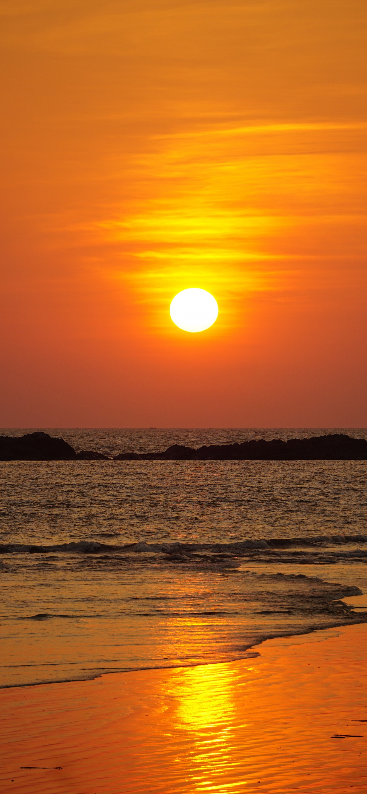 Обои горизонт, Водитель ЧВ Бали, закат, восход солнца, солнце в разрешении 1242x2688