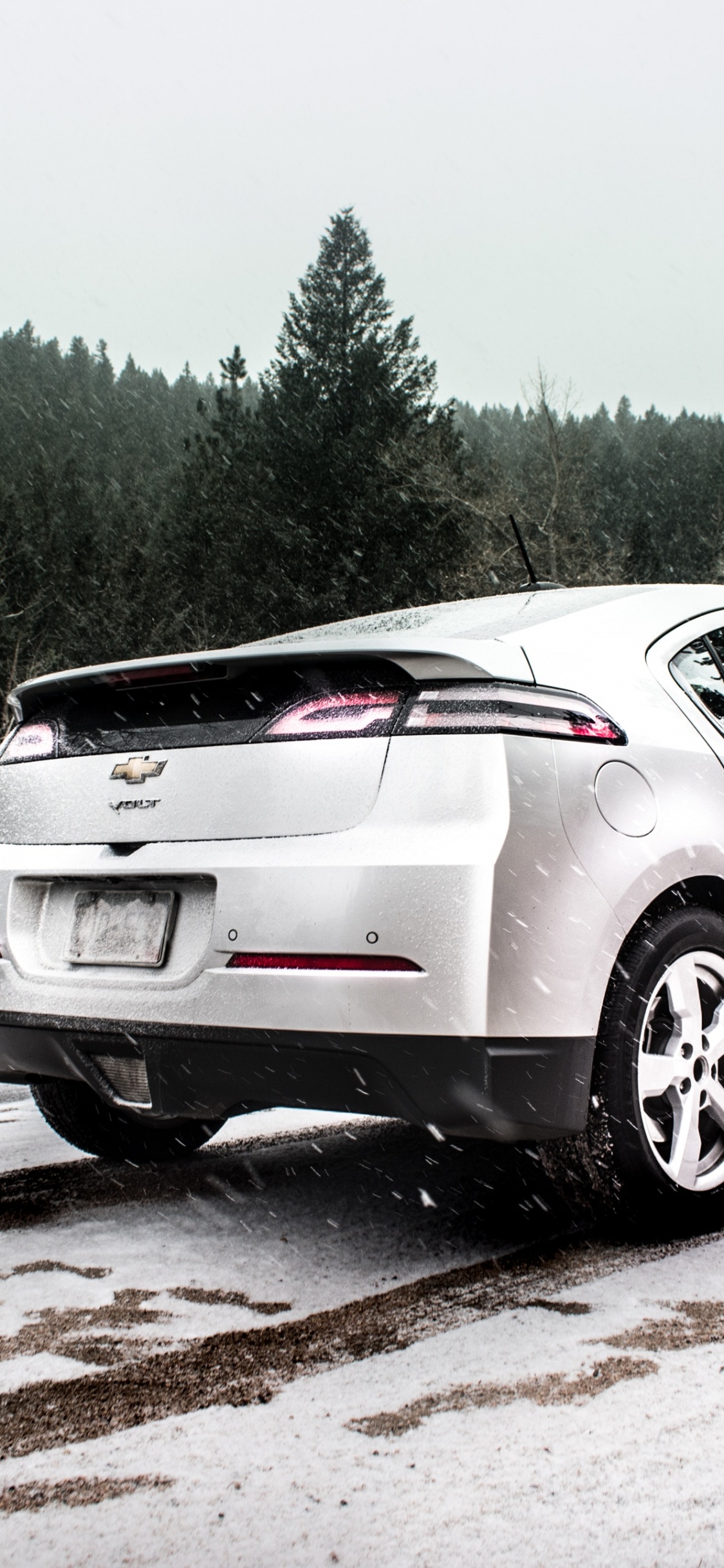 Обои авто, электромобиль, снег, седан, Шевроле в разрешении 1125x2436