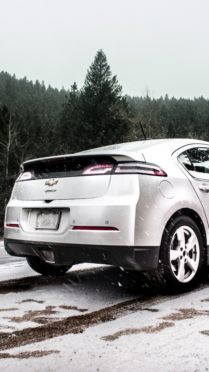 Обои авто, электромобиль, снег, седан, Шевроле в разрешении 720x1280