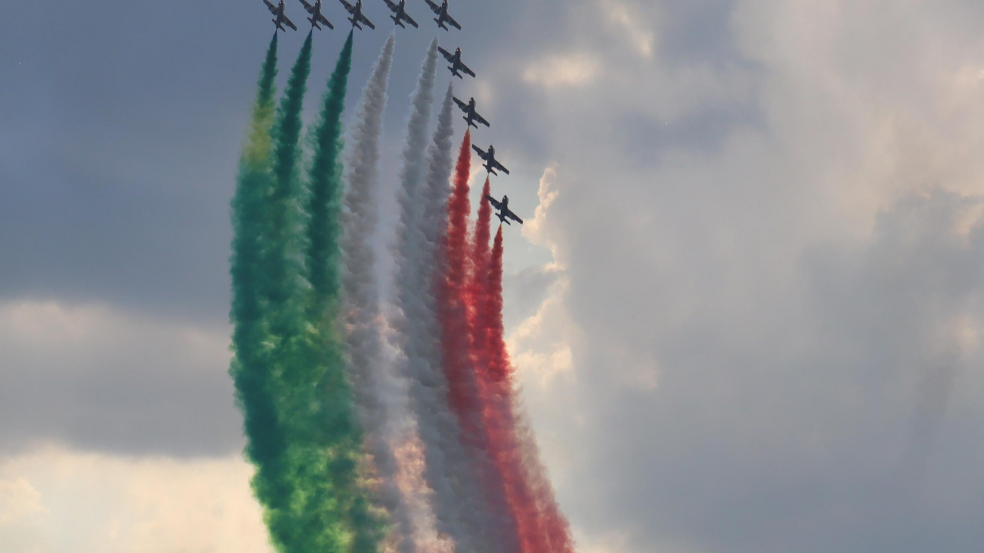 Обои облако, самолеты, Производитель аэрокосмической, высший пилотаж, растение в разрешении 1920x1080