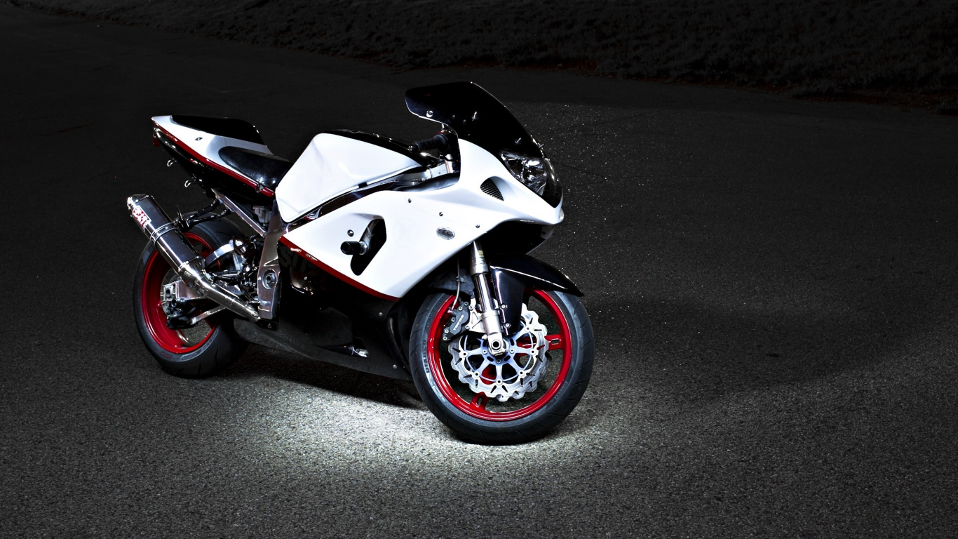 Обои мотоцикл, suzuki, спортивный мотоцикл, Сузуки хаябуса, автомобильное освещение в разрешении 1366x768