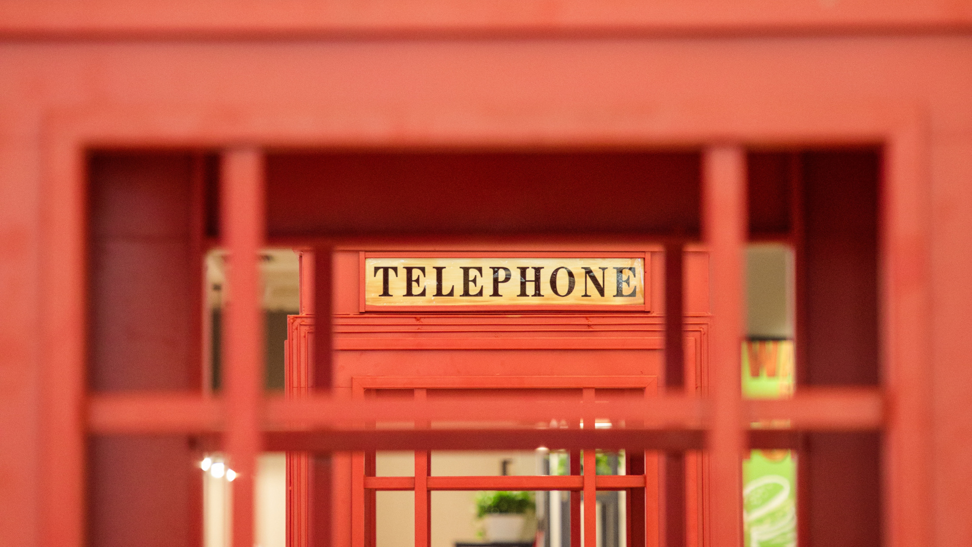 Обои Красная телефонная будка, телефон, красный цвет, здание, фасад в разрешении 1920x1080