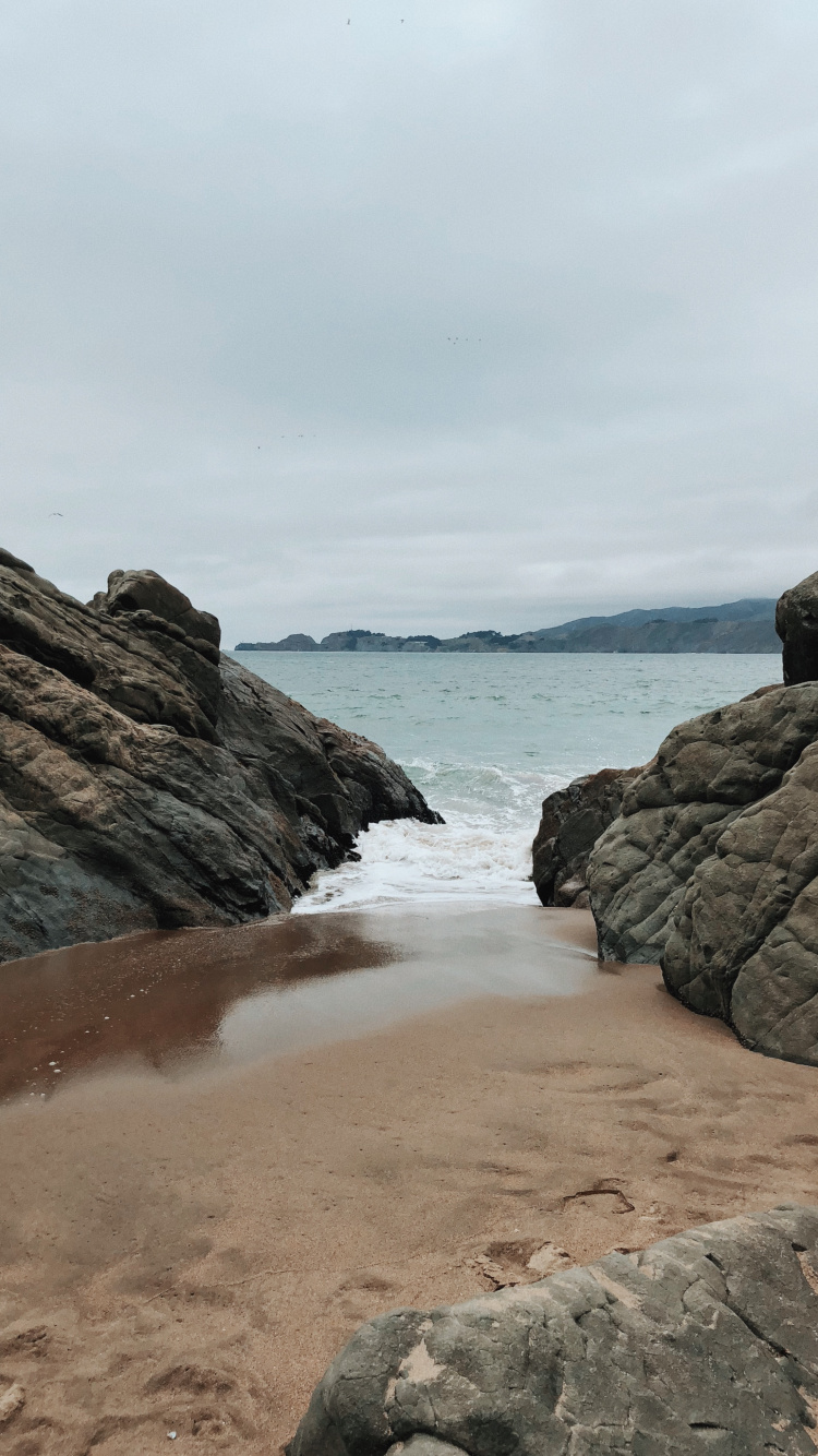 Обои море, рок, гидроресурсы, коренная порода, водоток в разрешении 750x1334