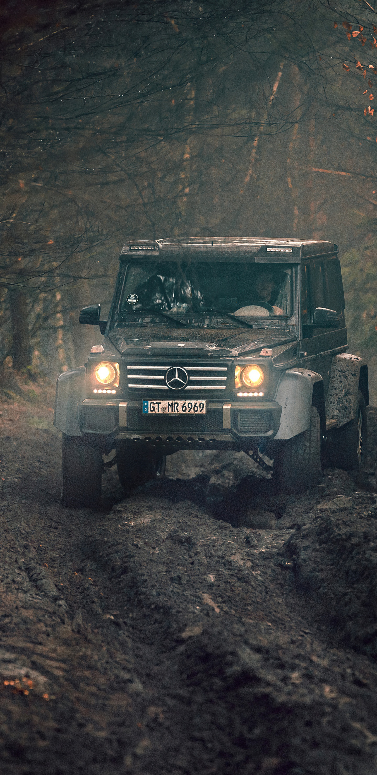 Обои Mercedes G500 4x4 Off Roading в разрешении 1440x2960