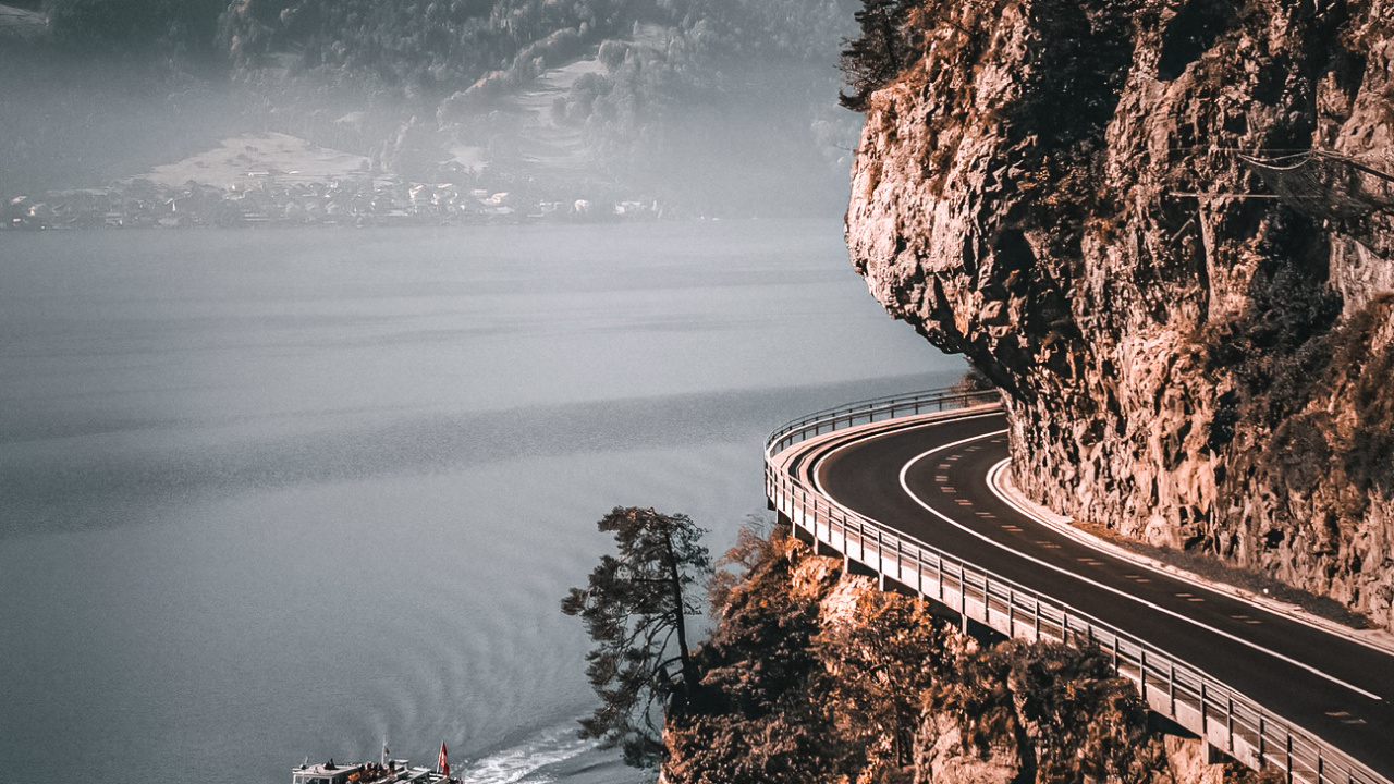 Обои вода, облако, гора, гидроресурсы, растение в разрешении 1280x720