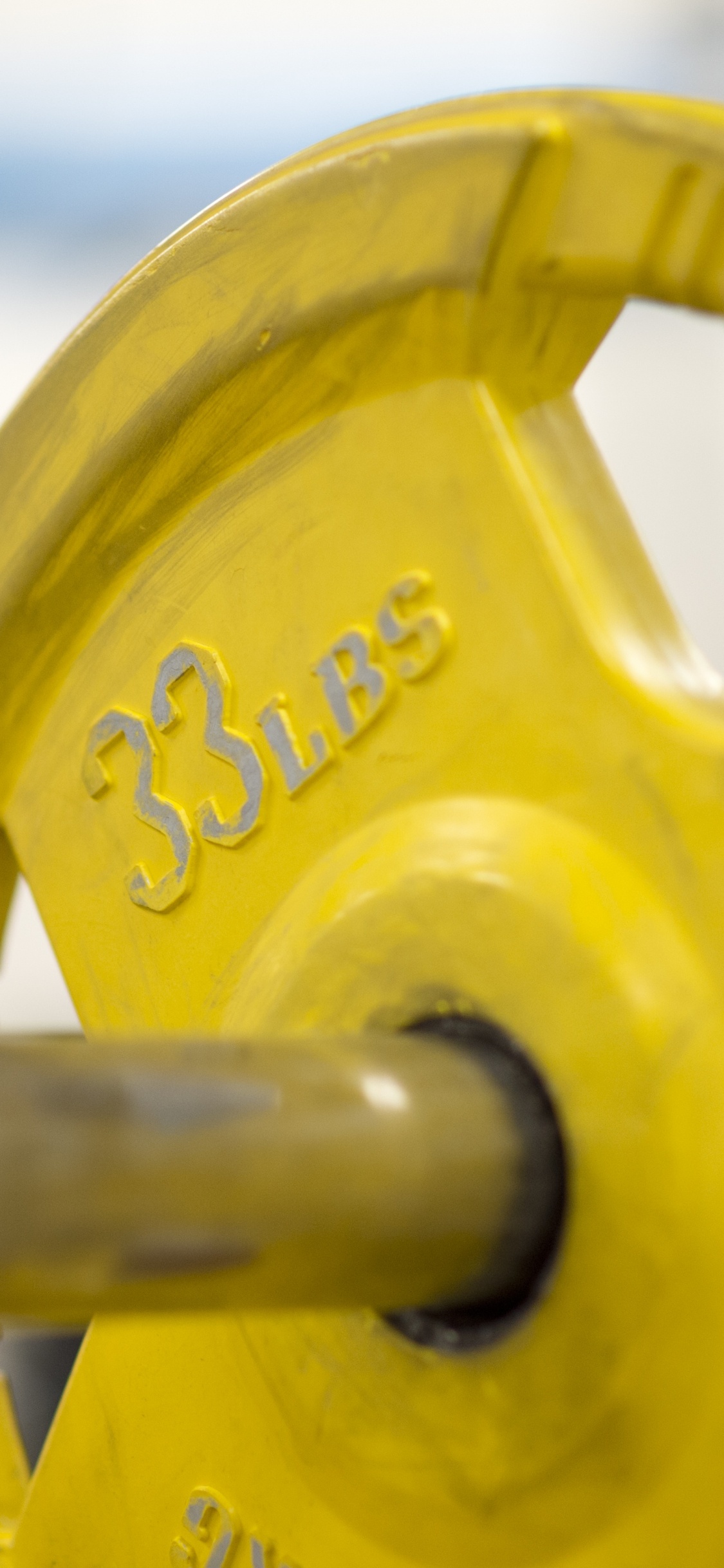 Обои силовые тренировки, гантель, упражнение, фитнесс центр, личный тренер в разрешении 1125x2436