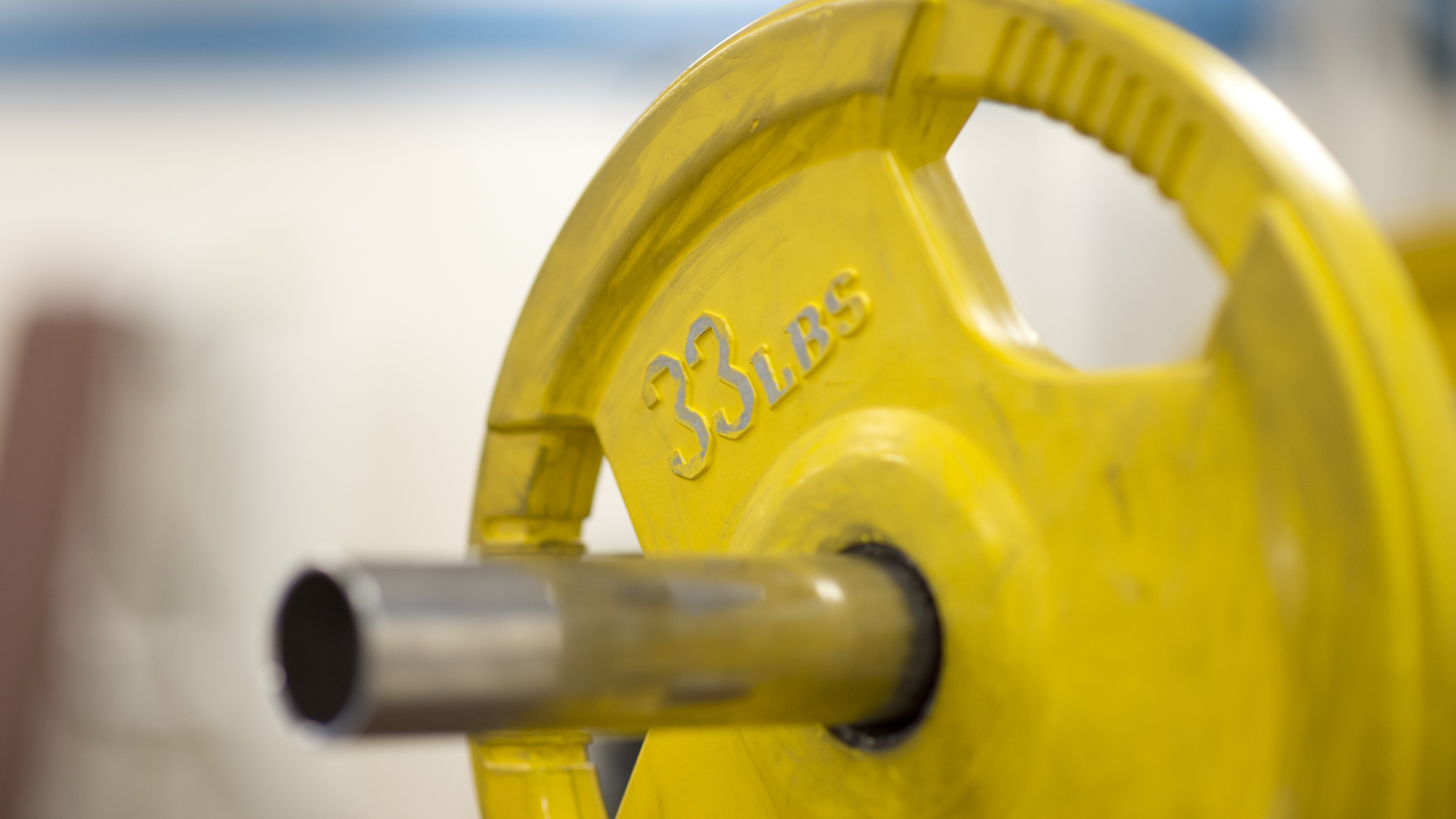 Обои силовые тренировки, гантель, упражнение, фитнесс центр, личный тренер в разрешении 3840x2160