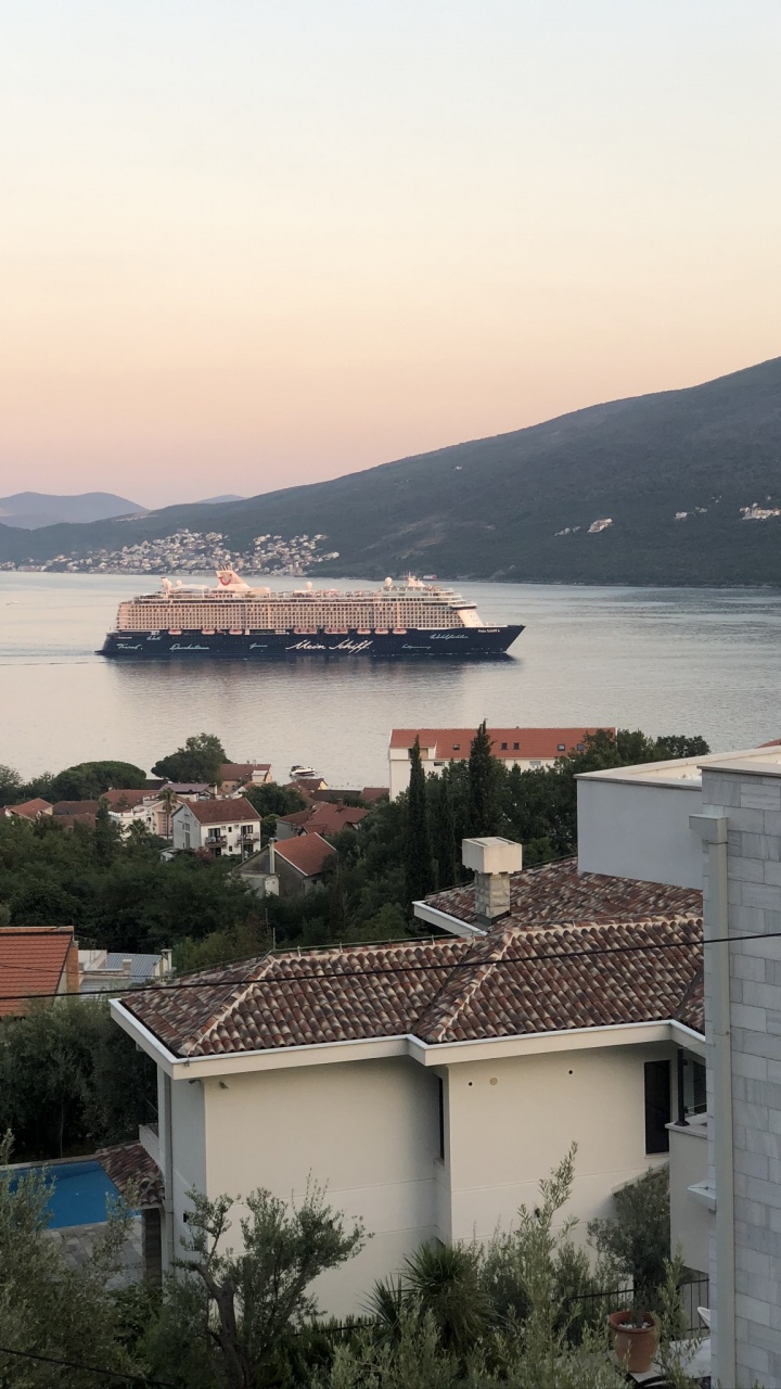 Обои вода, недвижимость, крыша, нагорье, судно в разрешении 720x1280