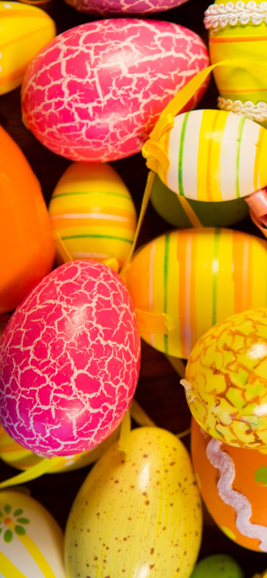 Обои пасхальное яйцо, сладость, пасха, праздник, кондитерские изделия в разрешении 1125x2436