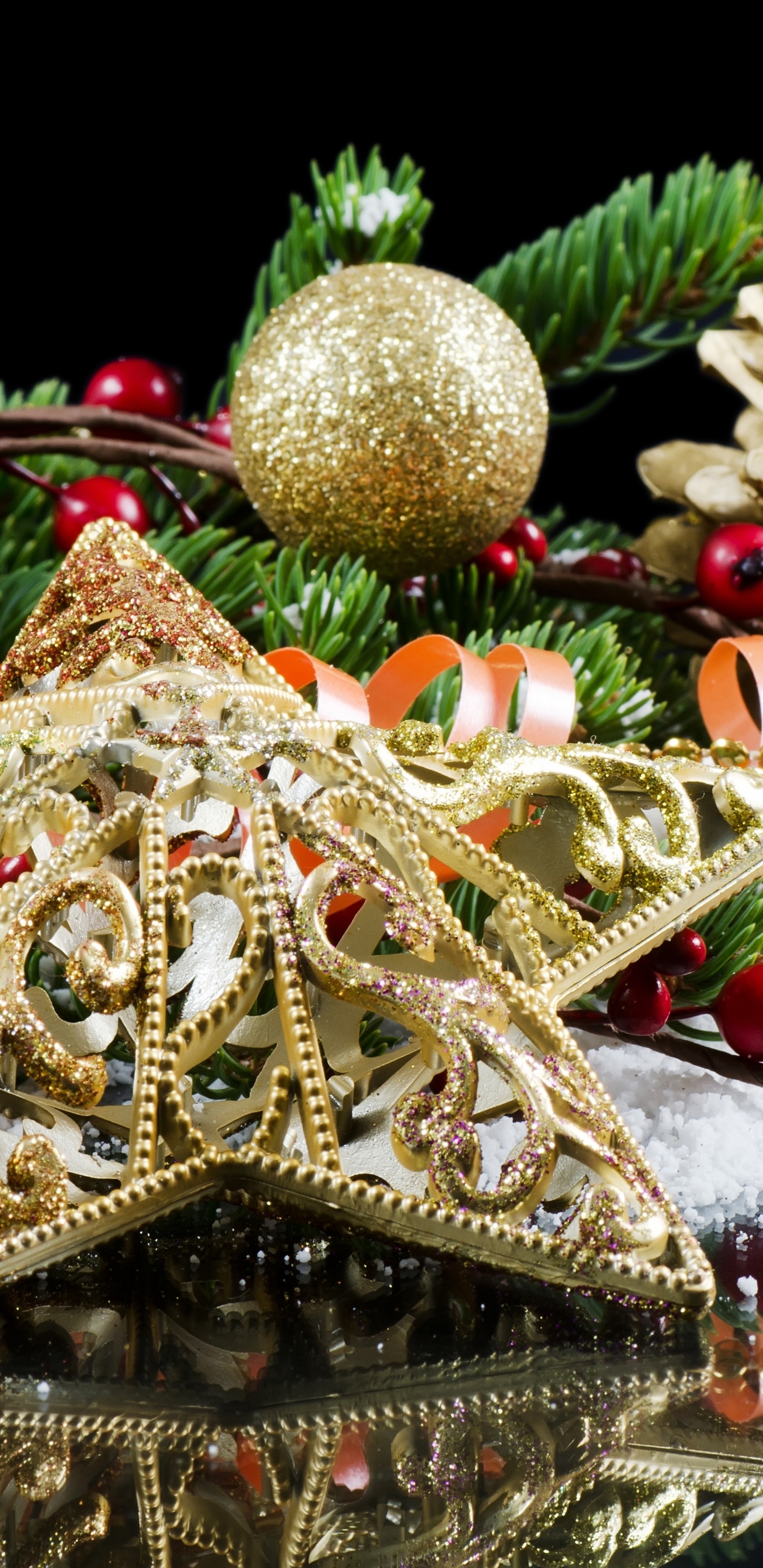 Обои Рождественский день, праздник, елка, рождественский орнамент, Рождественские украшения в разрешении 1440x2960