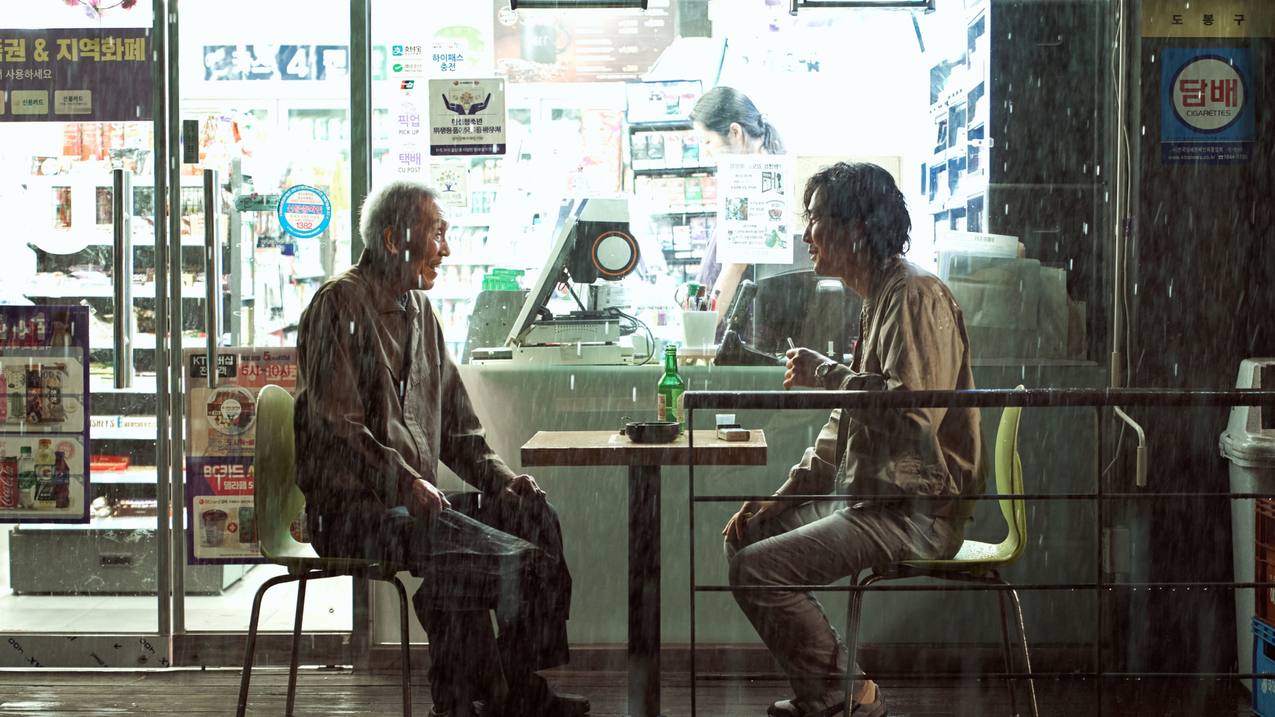 Обои игра в кальмара, gi hun игра с кальмарами, о иль-нам, Сон Ги-Хун, нога в разрешении 2560x1440