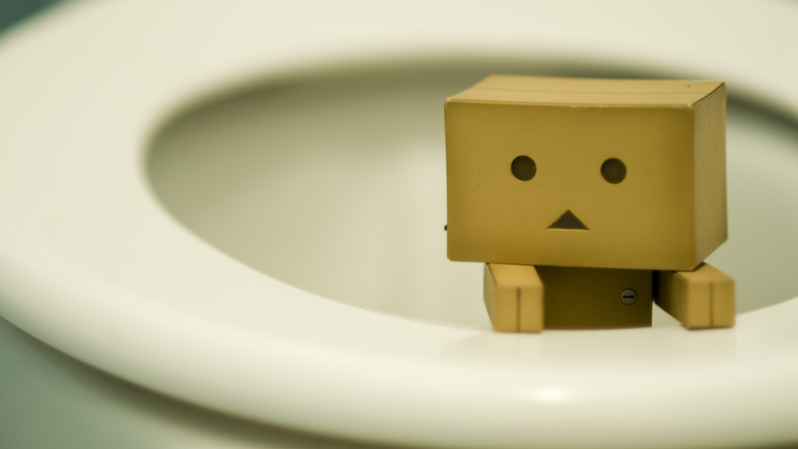 Обои робот, дизайн продукта, водопроводу, крупный план, danboard в разрешении 2560x1440