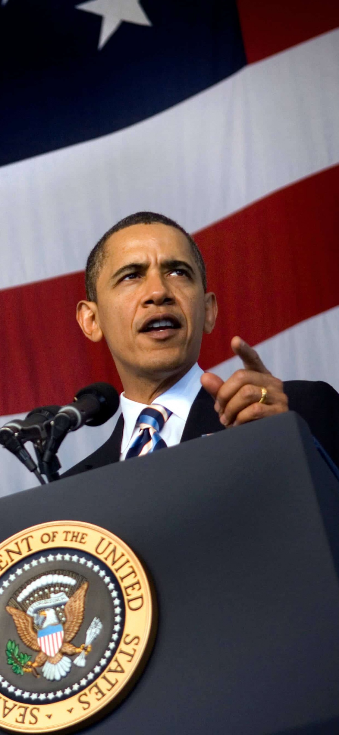 Обои флаг Соединенных Штатов, флаг, речь, представитель, публичное выступление в разрешении 1125x2436