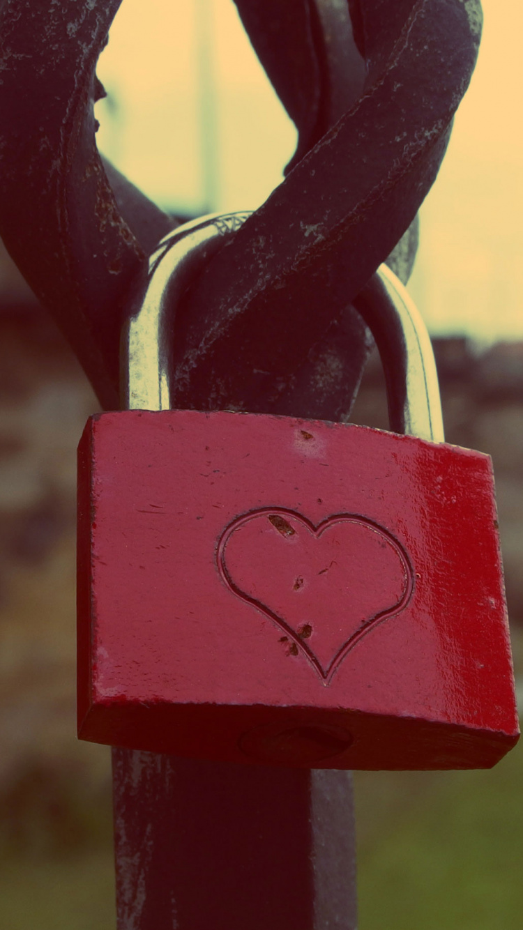 Обои замок навесной, красный цвет, розовый, материальное свойство, кармин в разрешении 750x1334