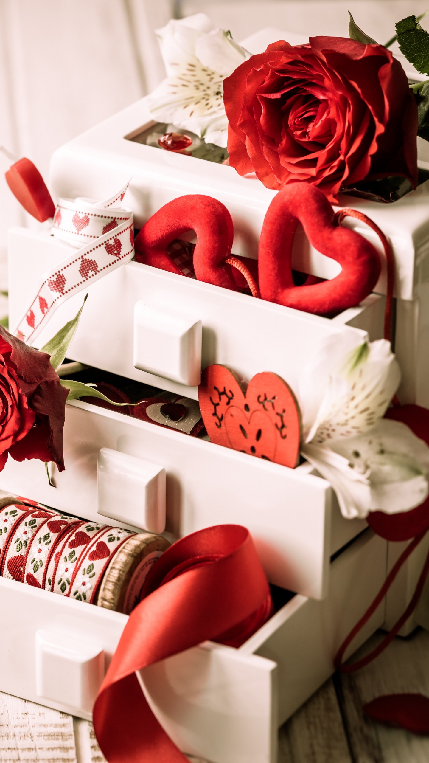 Обои роман, сердце, День Святого Валентина, красный цвет, Роза в разрешении 1440x2560