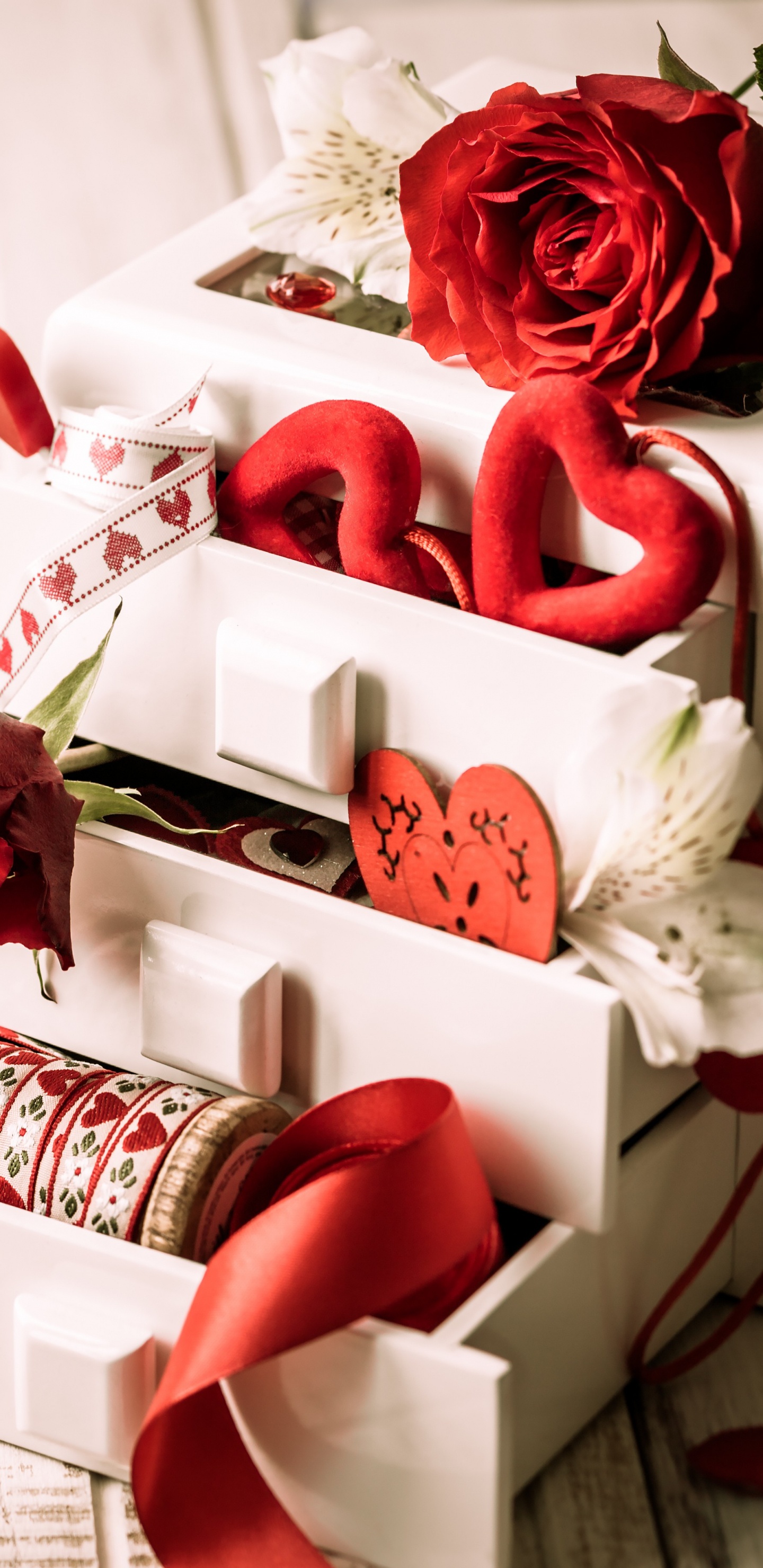 Обои роман, сердце, День Святого Валентина, красный цвет, Роза в разрешении 1440x2960