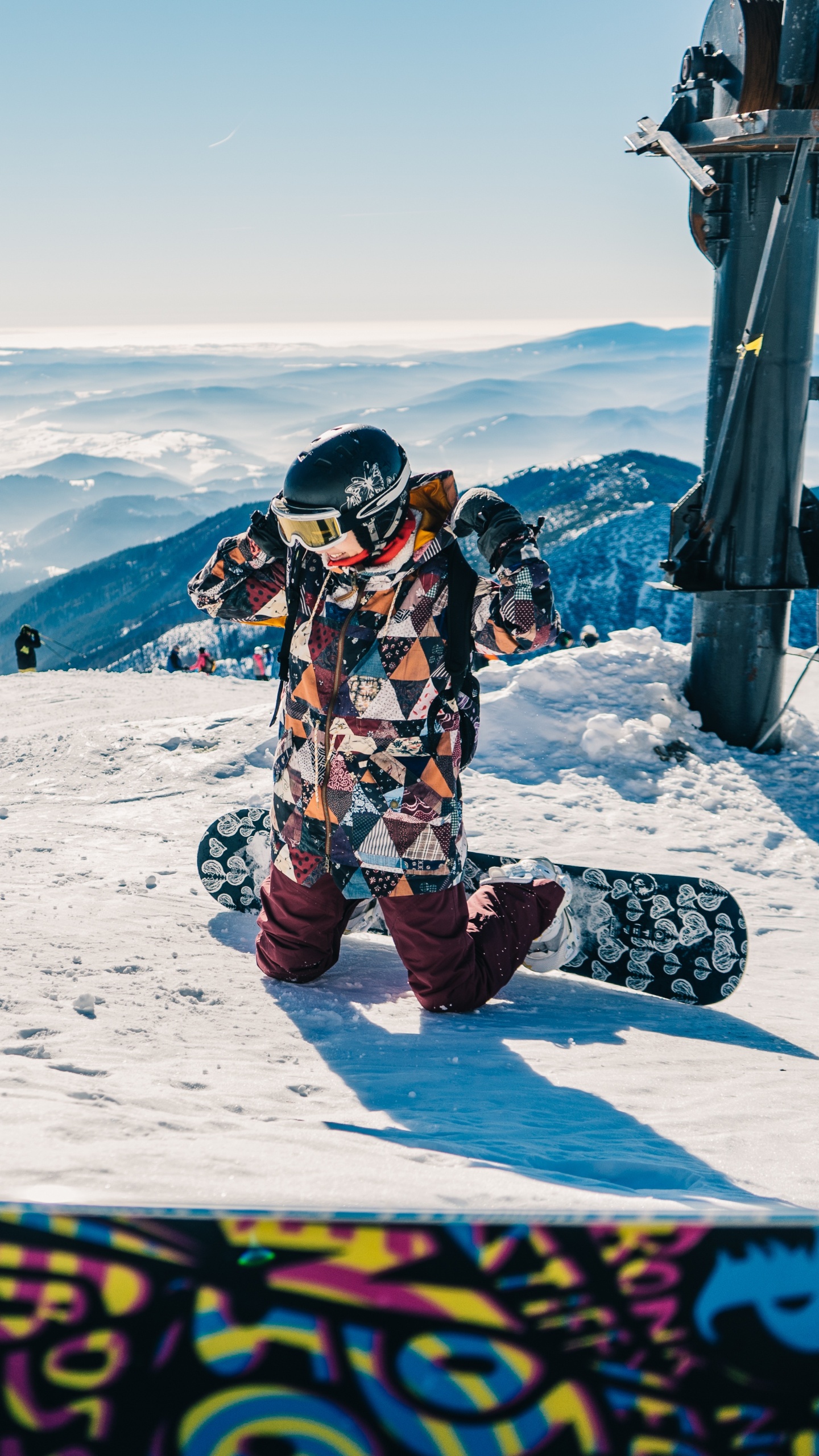 Обои сноуборд, снег, зима, гора, обувь в разрешении 1440x2560