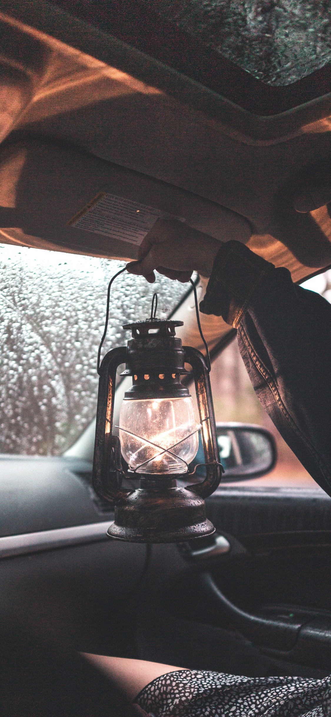 Обои автомобильные запчасти, авто, ветровое стекло, зеркало, окно в разрешении 1125x2436