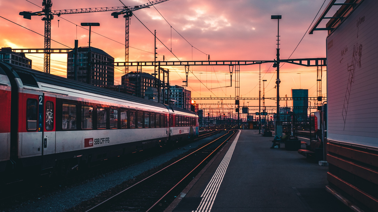 Обои поезд, железнодорожный транспорт, железнодорожный вокзал, транспорт, утро в разрешении 1280x720