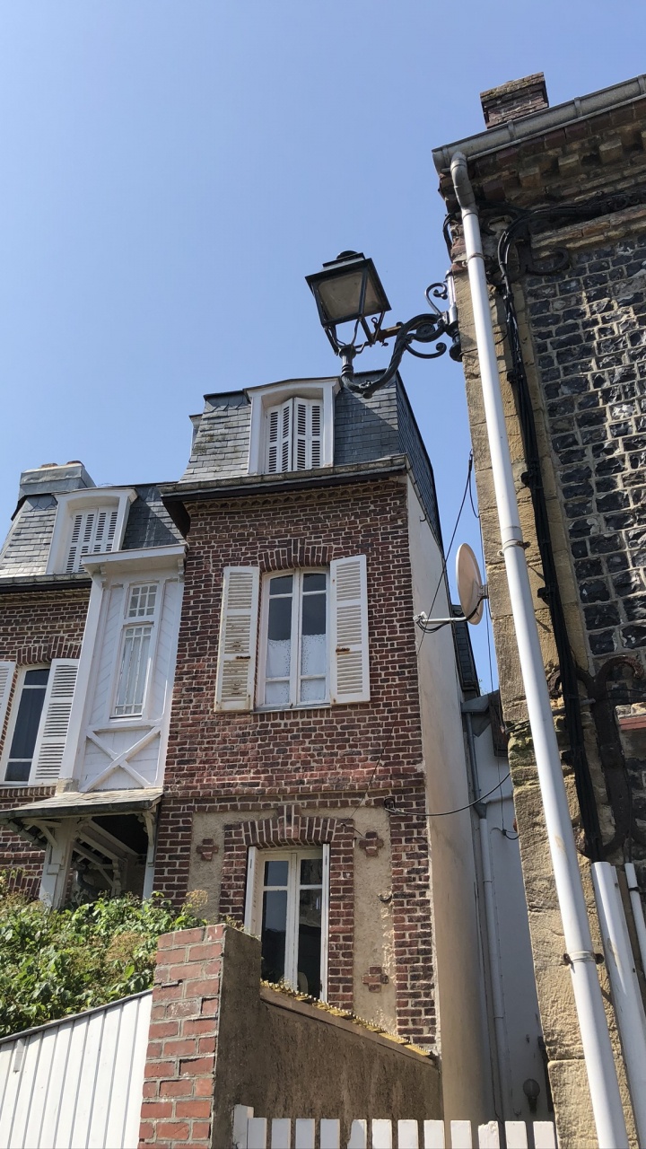 Обои Хаус, стена, уличный фонарь, фасад, недвижимость в разрешении 720x1280