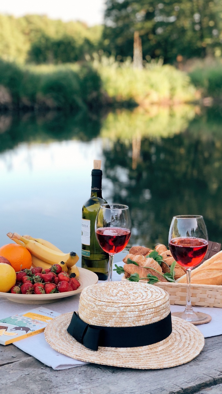 Обои бокал для вина, завтрак, вино, поздний завтрак, рюмки в разрешении 720x1280