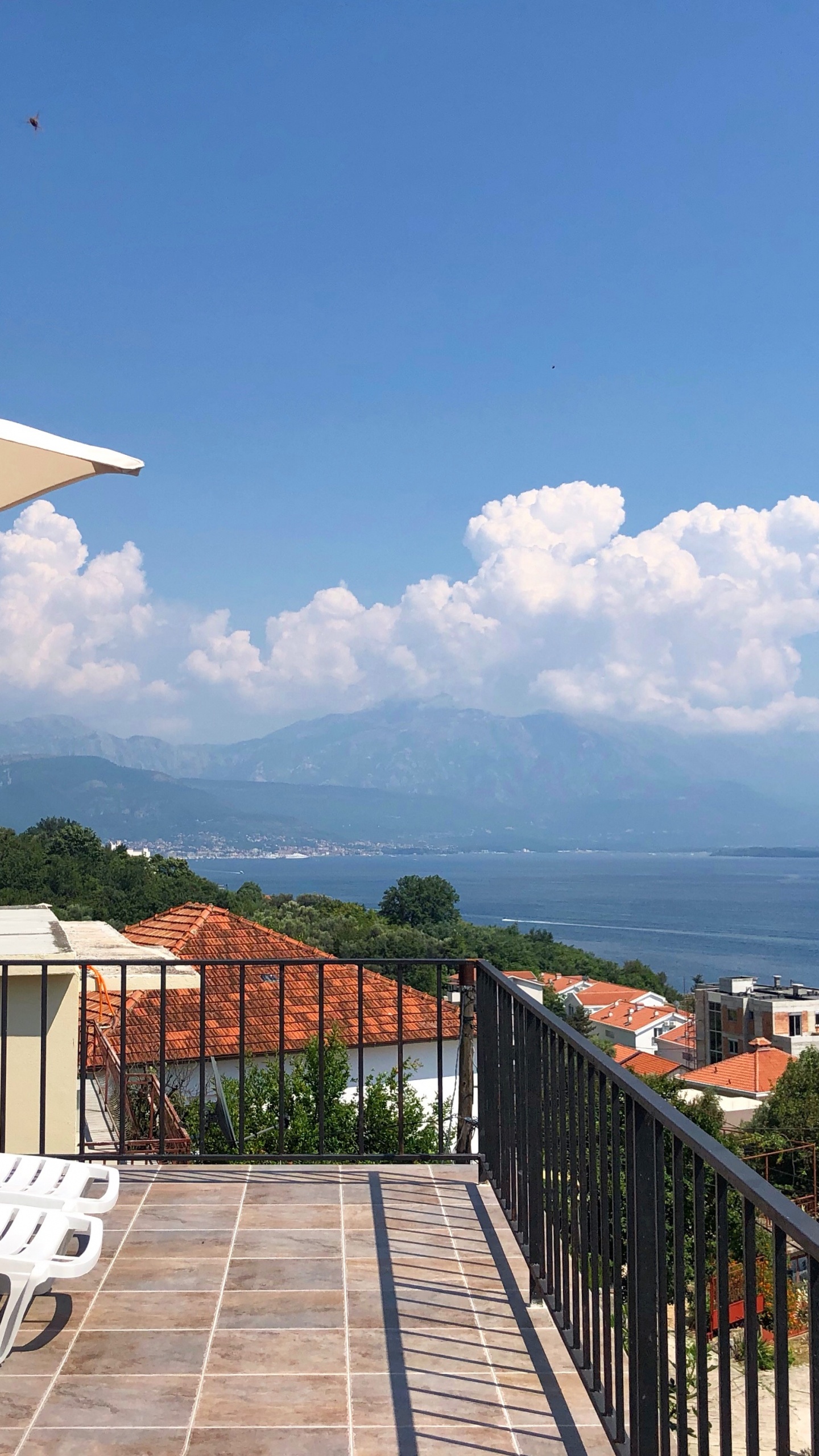 Обои недвижимость, туризм, уличная мебель, родина, Хаус в разрешении 1440x2560