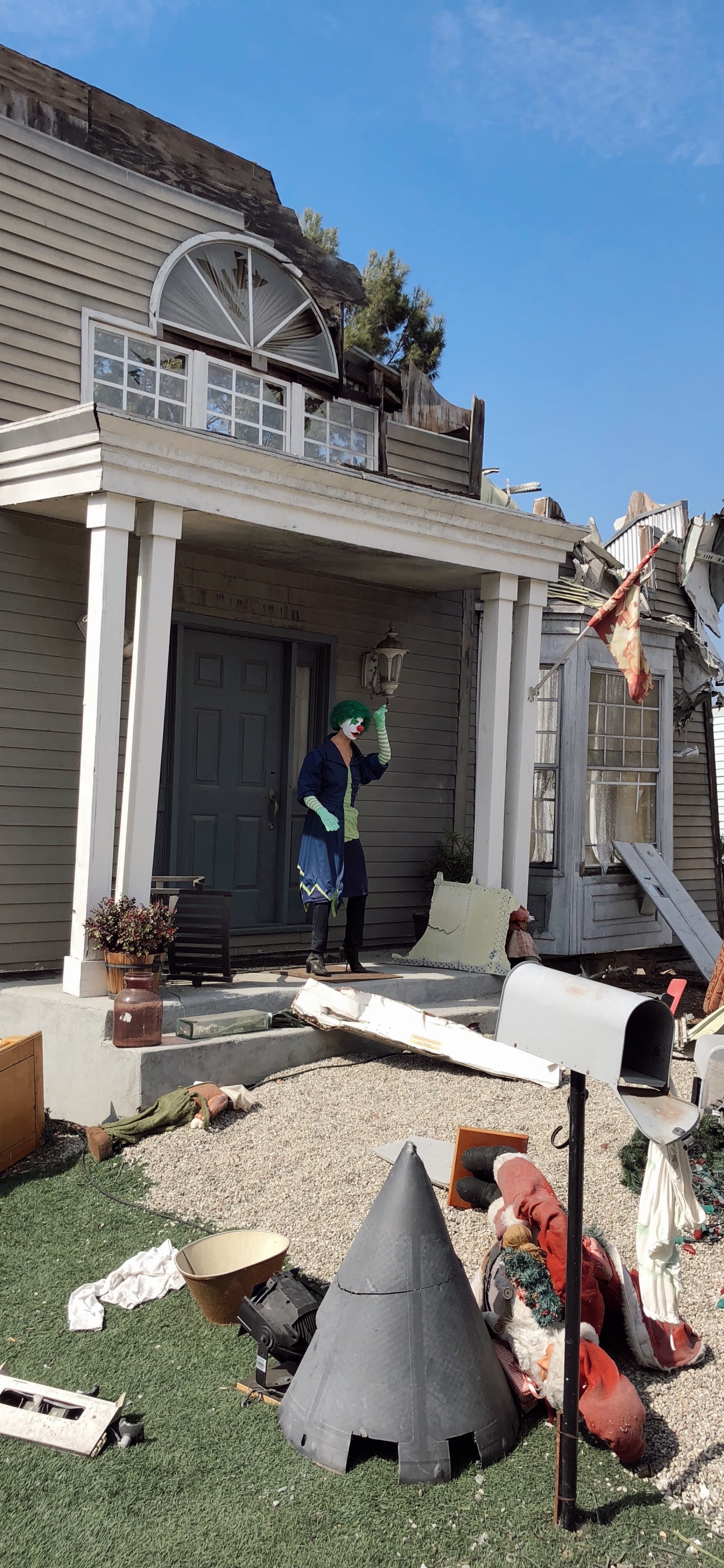 Обои Хаус, здание, родина, крыша, дверь в разрешении 1242x2688