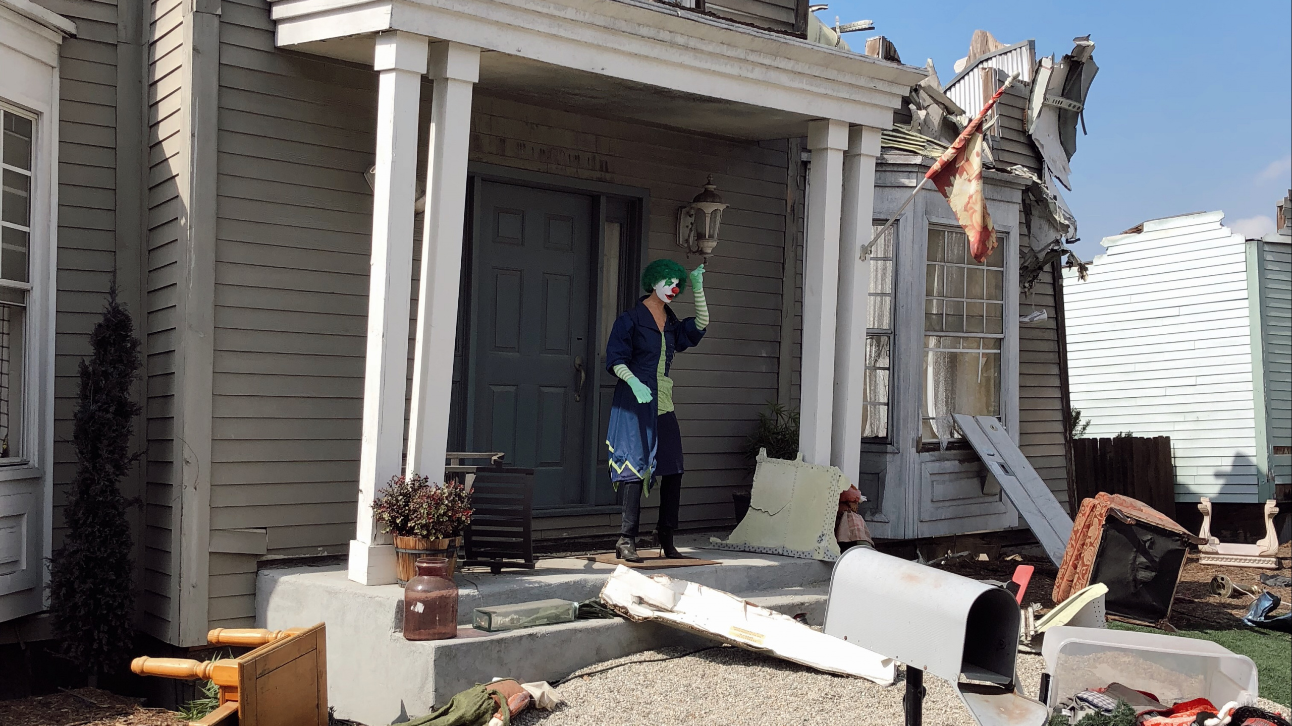 Обои Хаус, здание, родина, крыша, дверь в разрешении 2560x1440