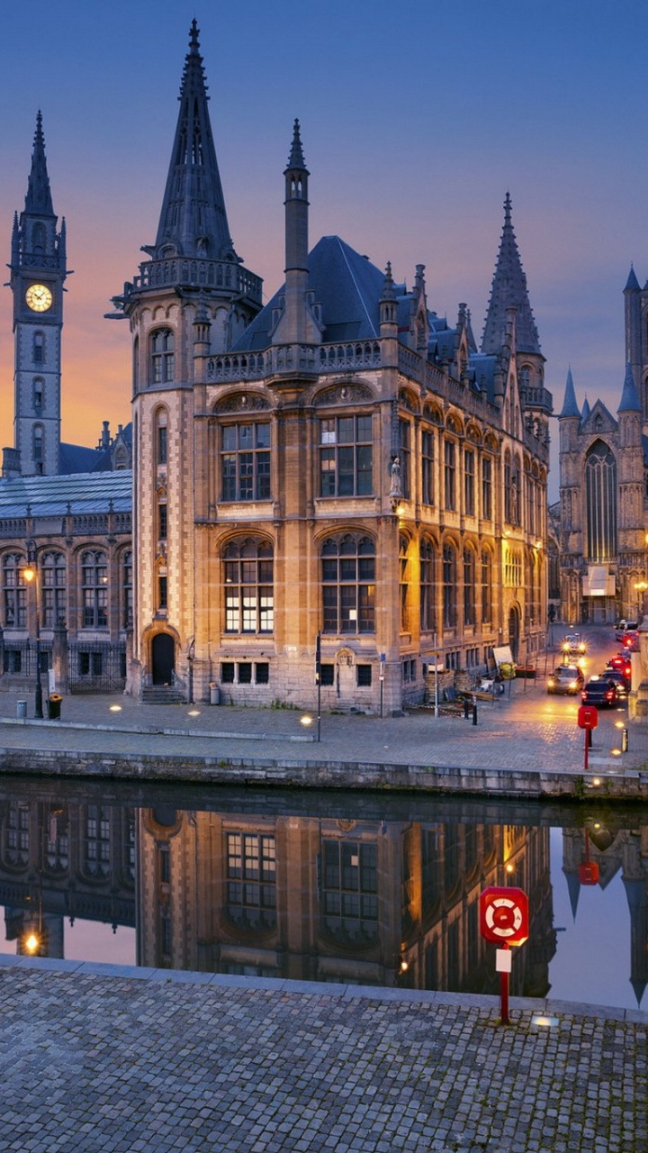 Обои ориентир, город, городок, водный путь, отражение в разрешении 720x1280