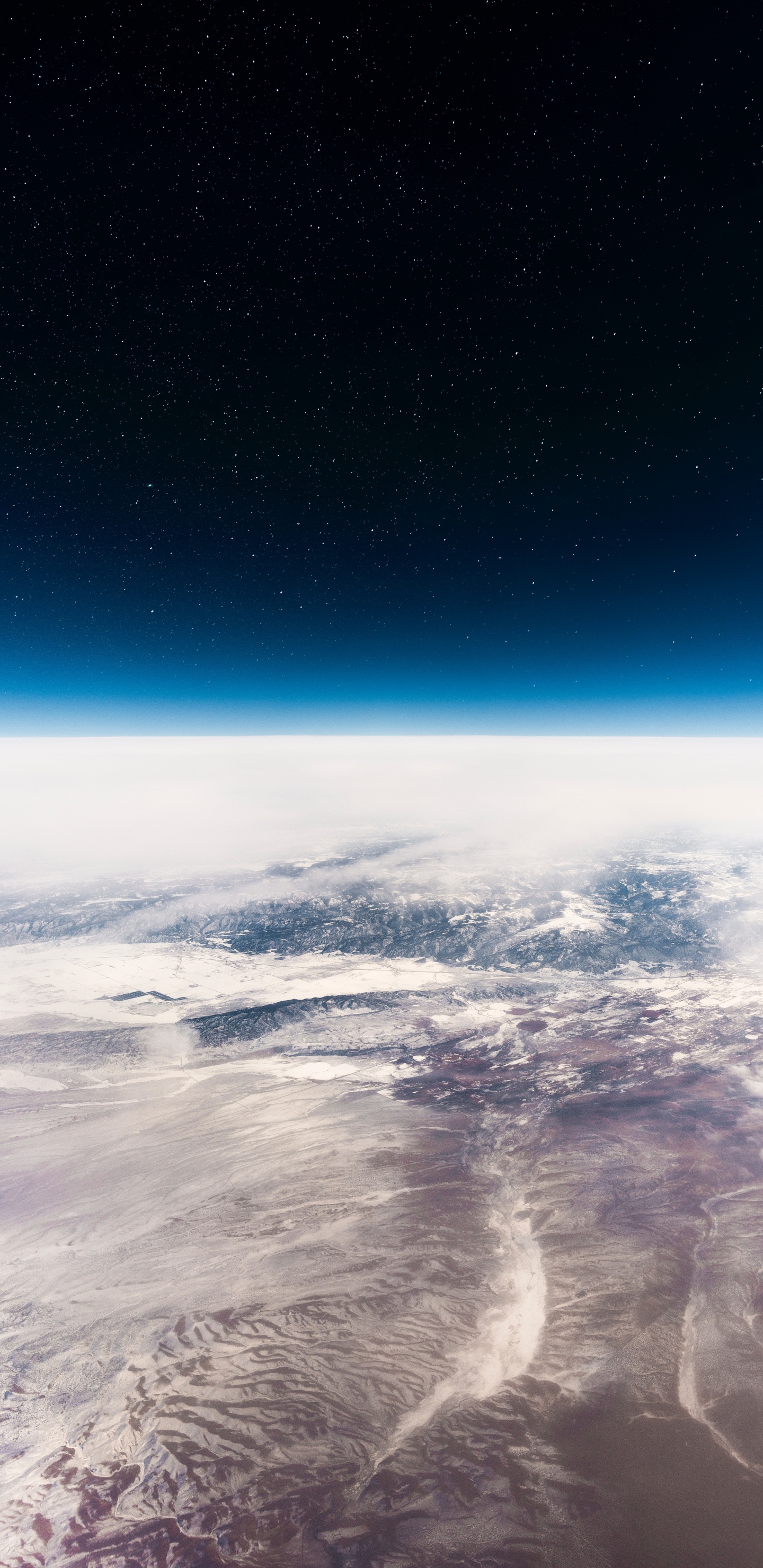 Обои атмосфера, горизонт, космос, земля, облако в разрешении 1440x2960