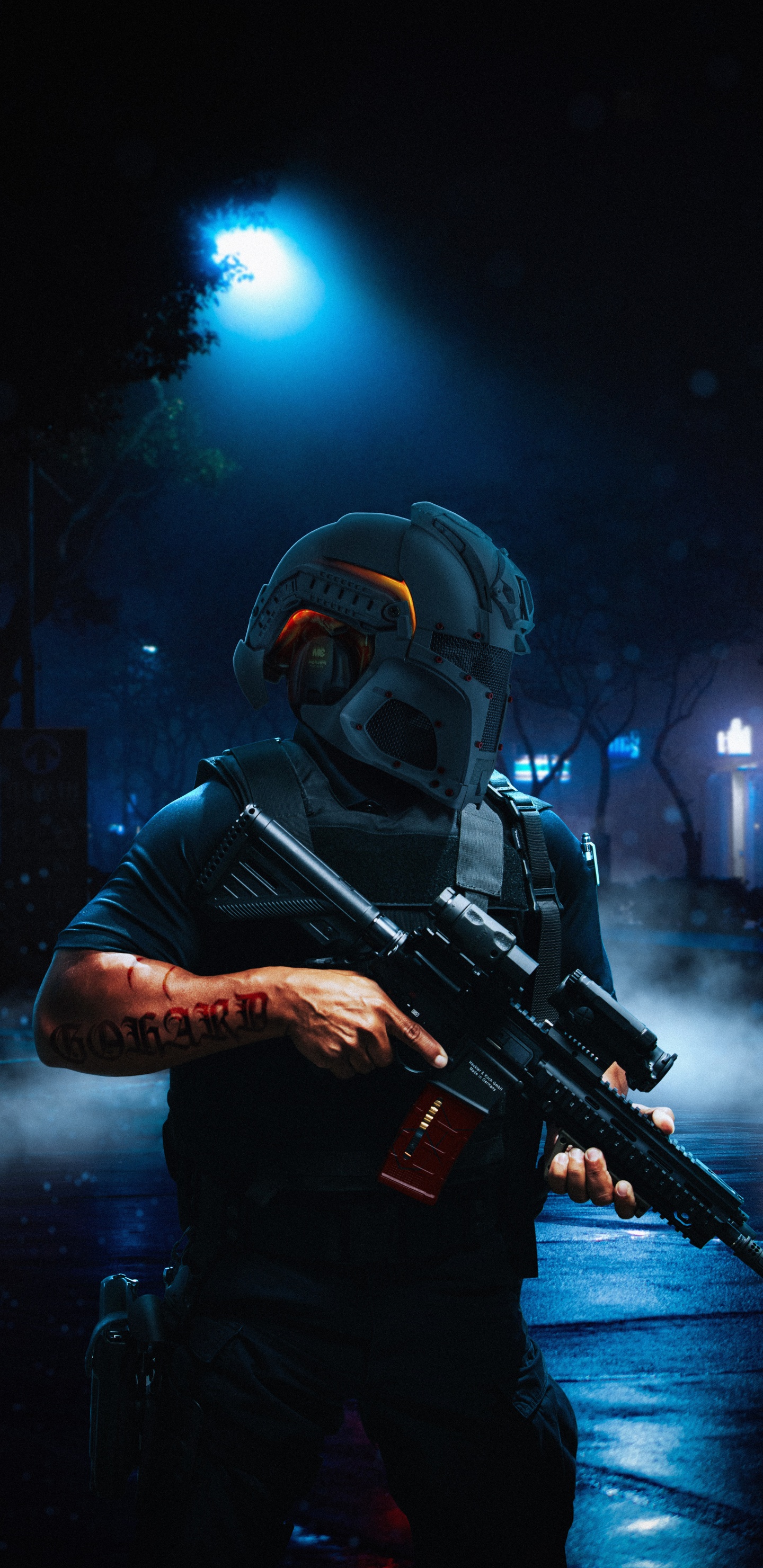 Обои темнота, противогаз, химия, наука, музыкант в разрешении 1440x2960