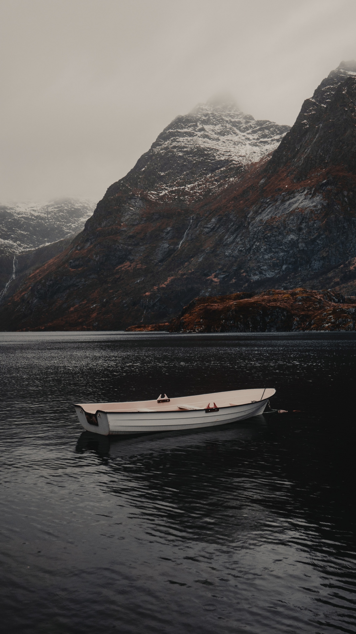 Обои нагорье, гора, фьорд, горный рельеф, озеро в разрешении 1440x2560