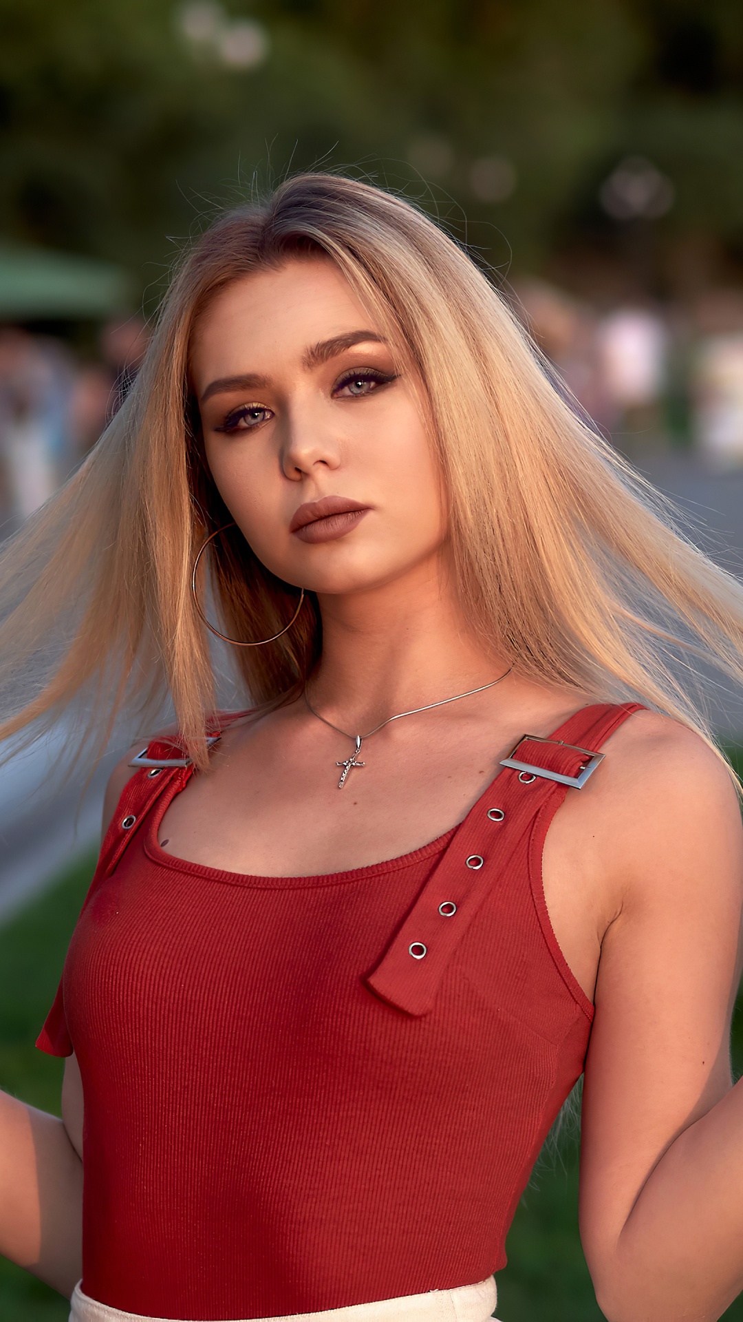 Обои волосы, блондин, красота, губа, розовый в разрешении 1080x1920