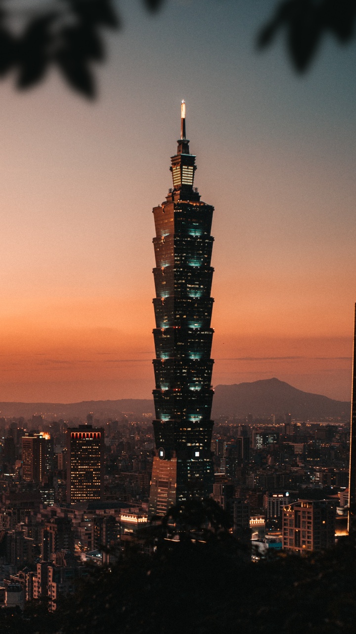 Обои ориентир, ограждение, городской район, метрополия, небо в разрешении 720x1280