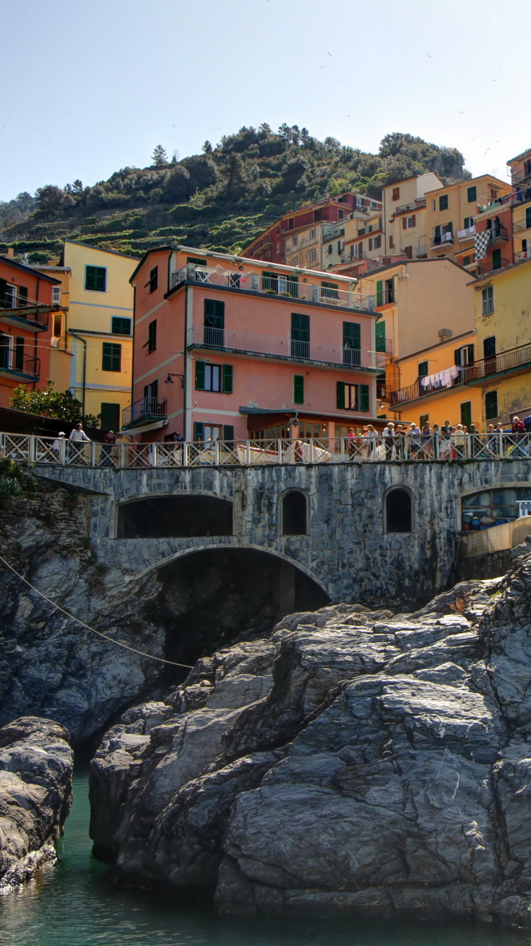 Обои город, городок, рок, туризм, деревня в разрешении 750x1334