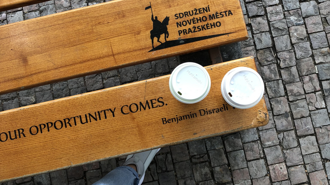 Обои древесина, морилка, джинсы, башмак, джинсовая ткань в разрешении 1366x768