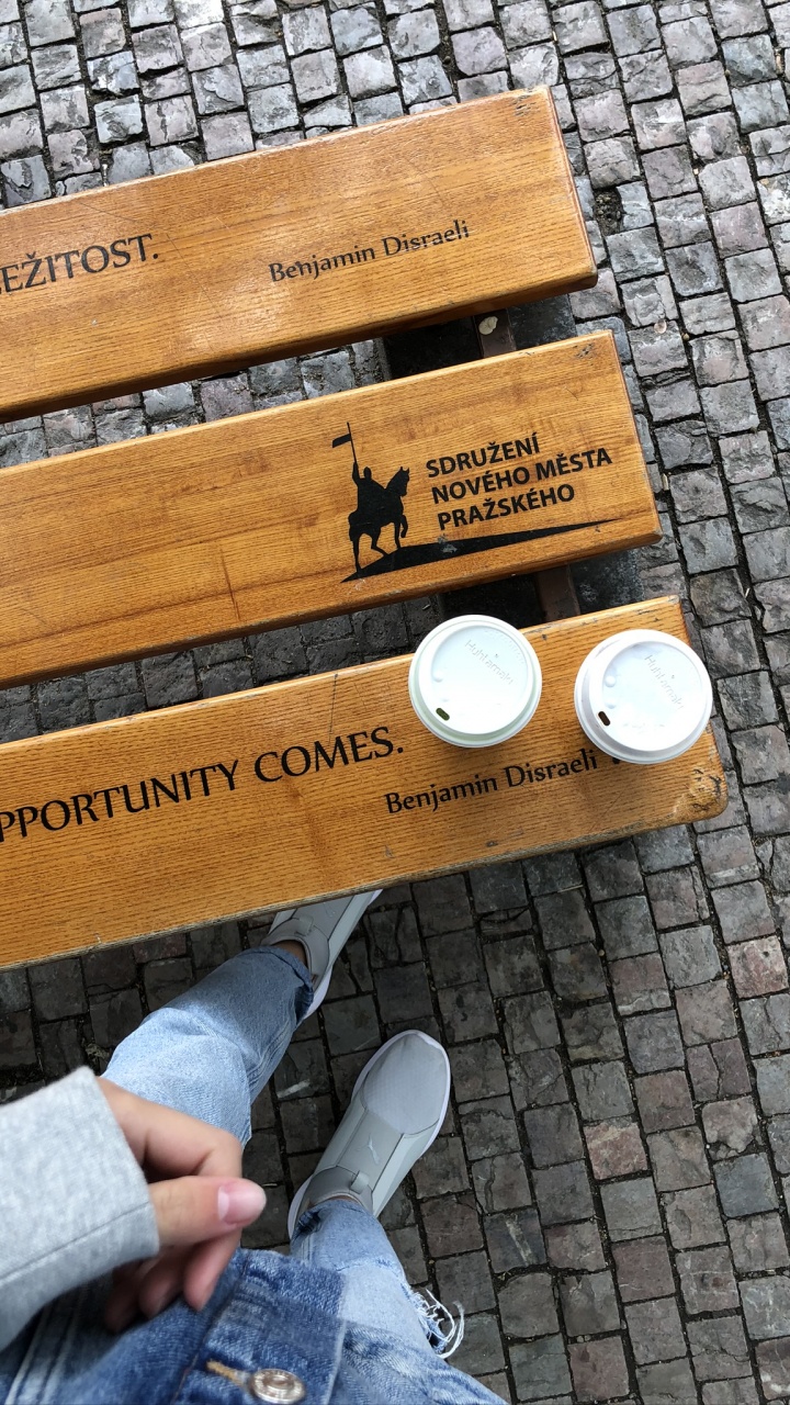 Обои древесина, морилка, джинсы, башмак, джинсовая ткань в разрешении 720x1280