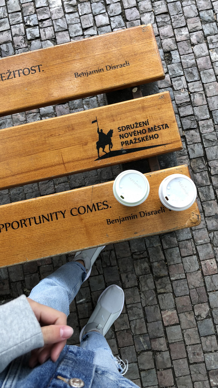 Обои древесина, морилка, джинсы, башмак, джинсовая ткань в разрешении 750x1334