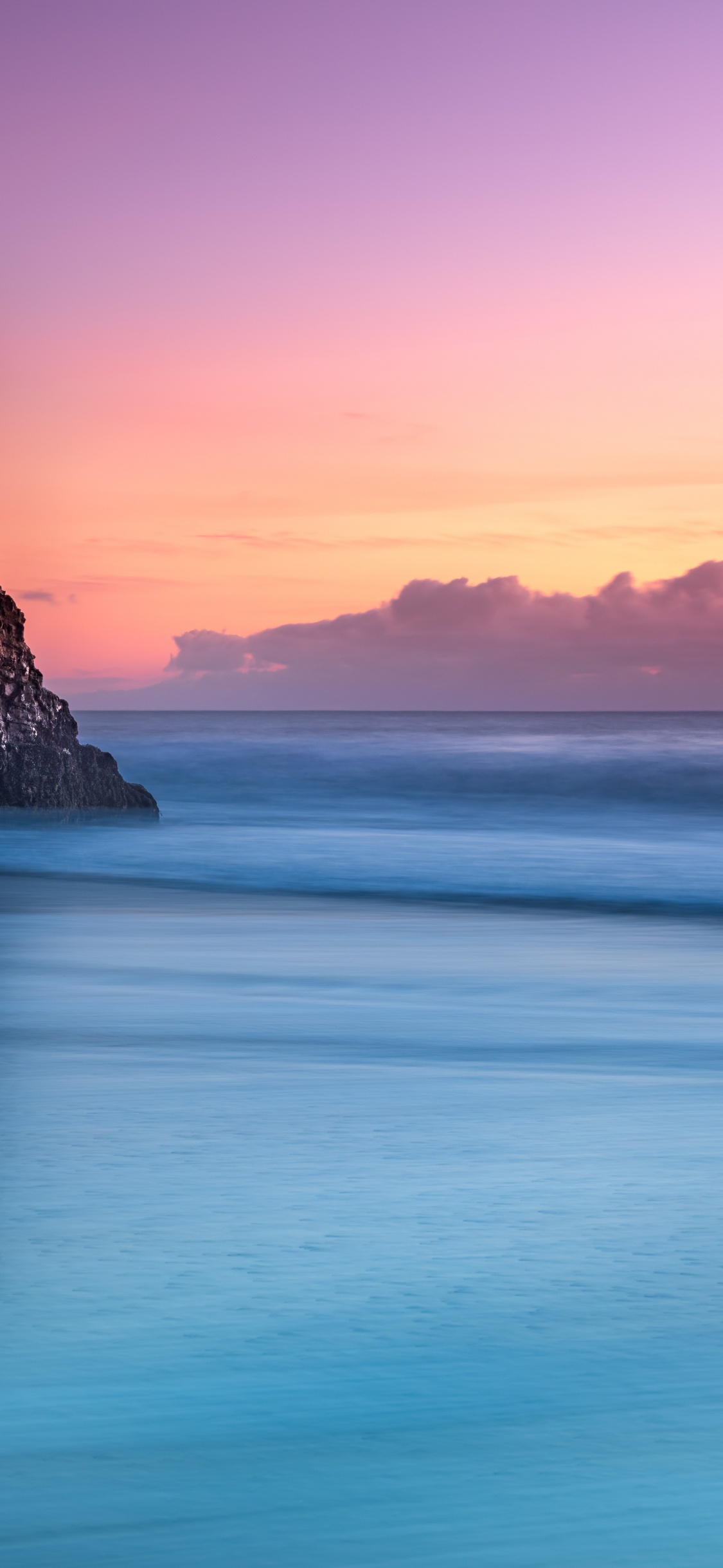 Обои вода, облако, атмосфера, гидроресурсы, природный ландшафт в разрешении 1125x2436