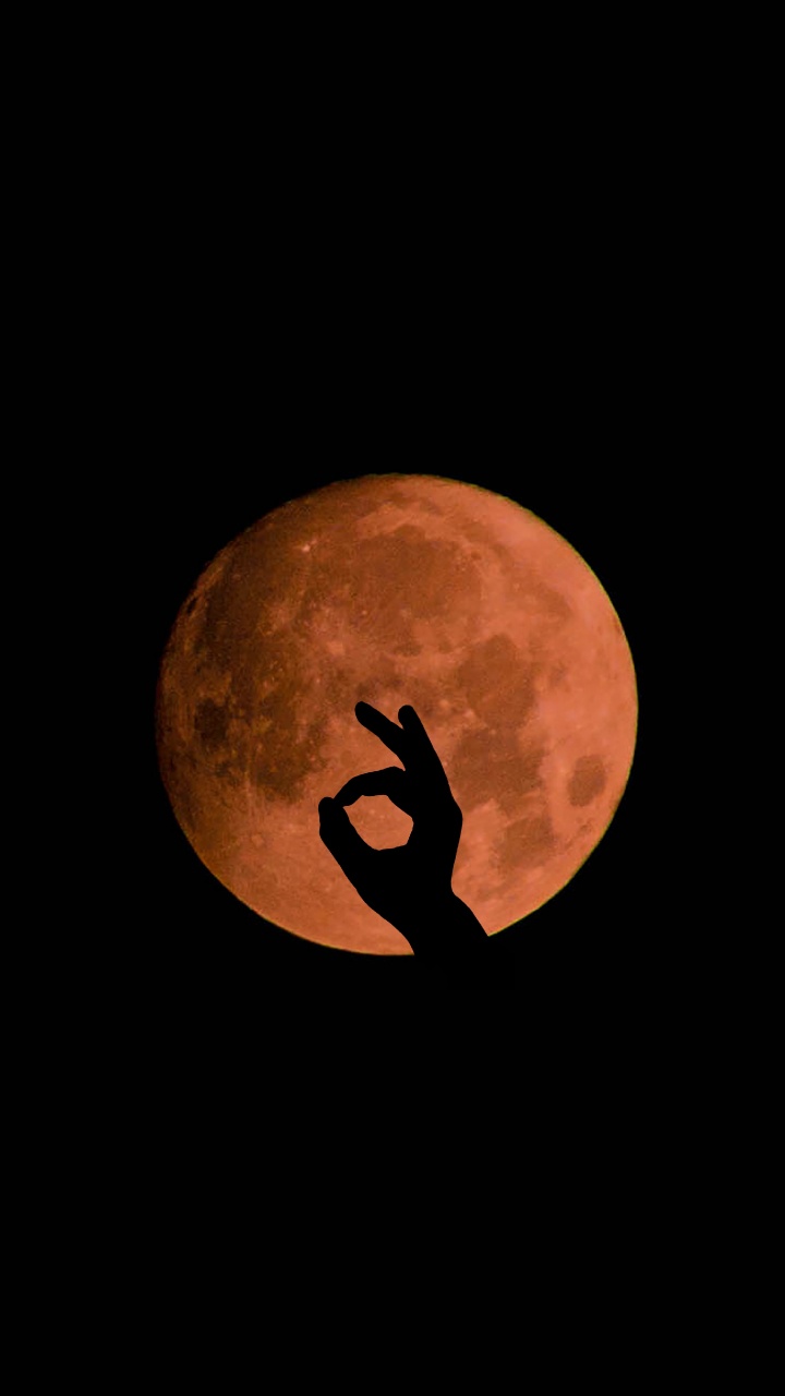 Обои луна, свет, небесное явление, ночь, Апельсин в разрешении 720x1280