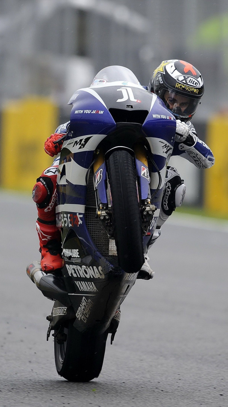 Обои гонки на мотоциклах, мотоцикл, гоночный, Ямаха YZR-М1, мотокросс в разрешении 750x1334