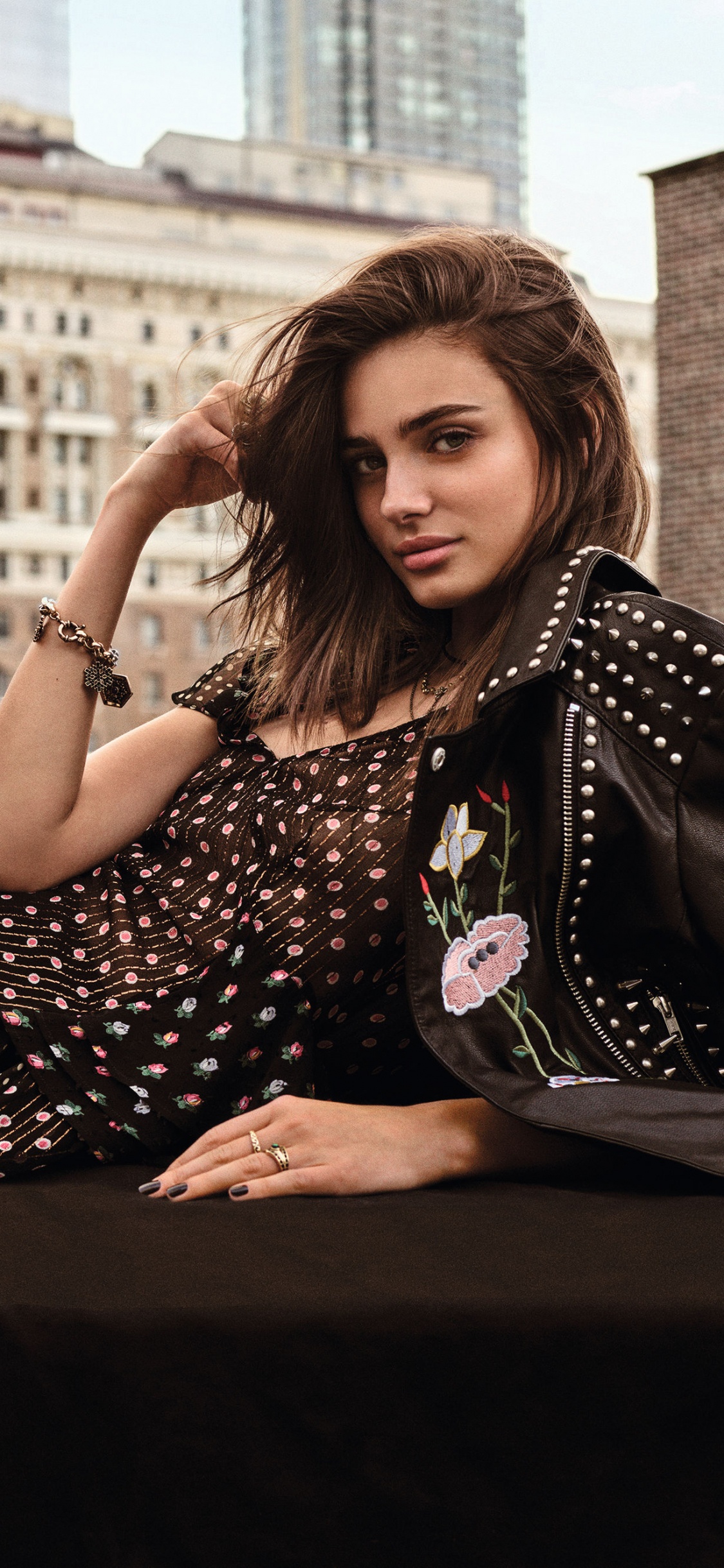 Обои Тейлор Хилл, викториас секрет, модель, красота, сидящий в разрешении 1125x2436