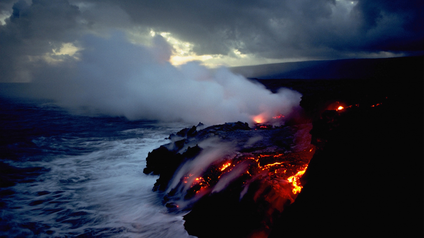 Обои лава, море, океан, вулкан, вулканического рельефа в разрешении 1366x768