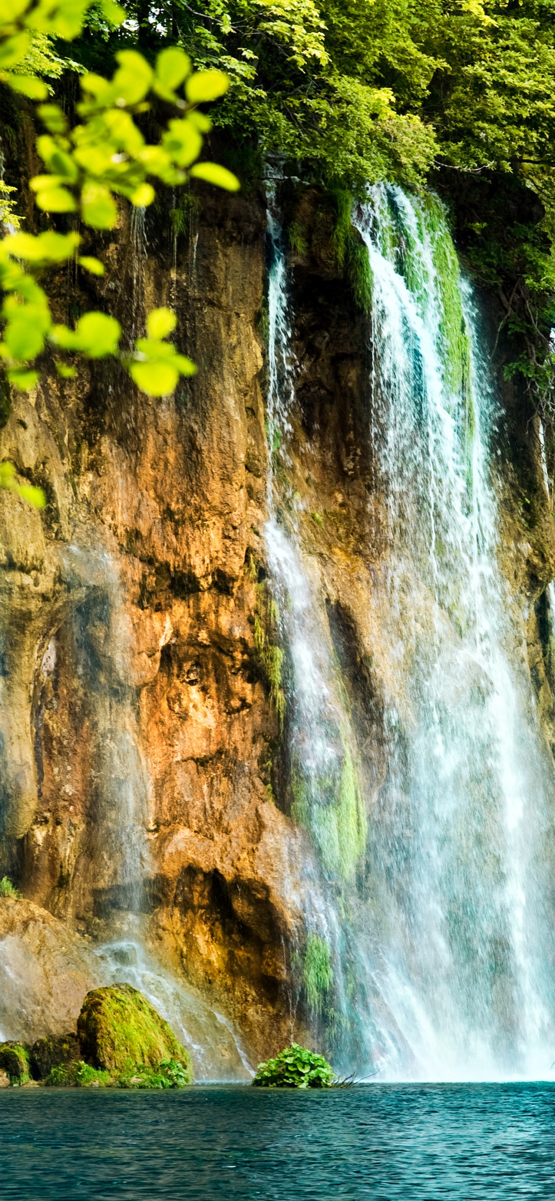 Обои природа, водопад, водоем, гидроресурсы, вода в разрешении 1125x2436